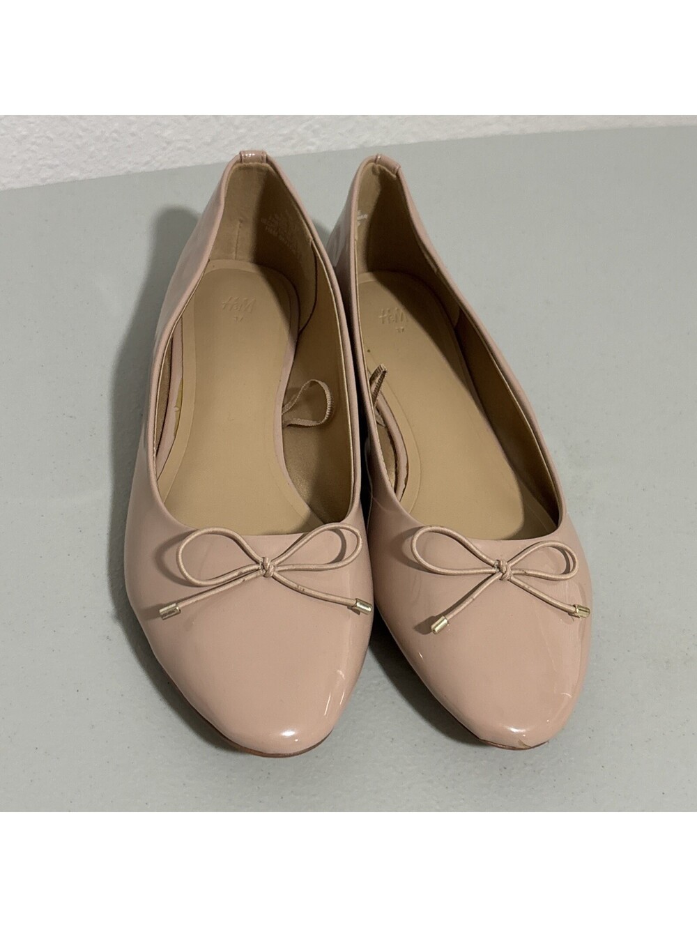 H&M Shoes Womens 37 Slip On Ballet Flats Nude Patent Leather Comfort Slip On US6